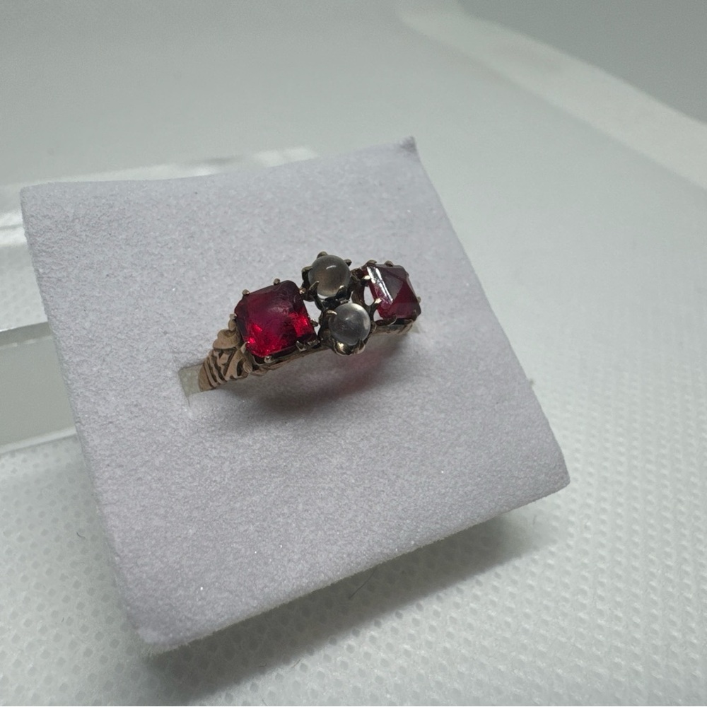Victorian 10K Yellow Gold Moonstone & Ruby Red Paste/Glass Ring Size 5.5, Claw
